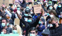 抗议群聚成病毒散播温床 美国22州武汉肺炎病例激增